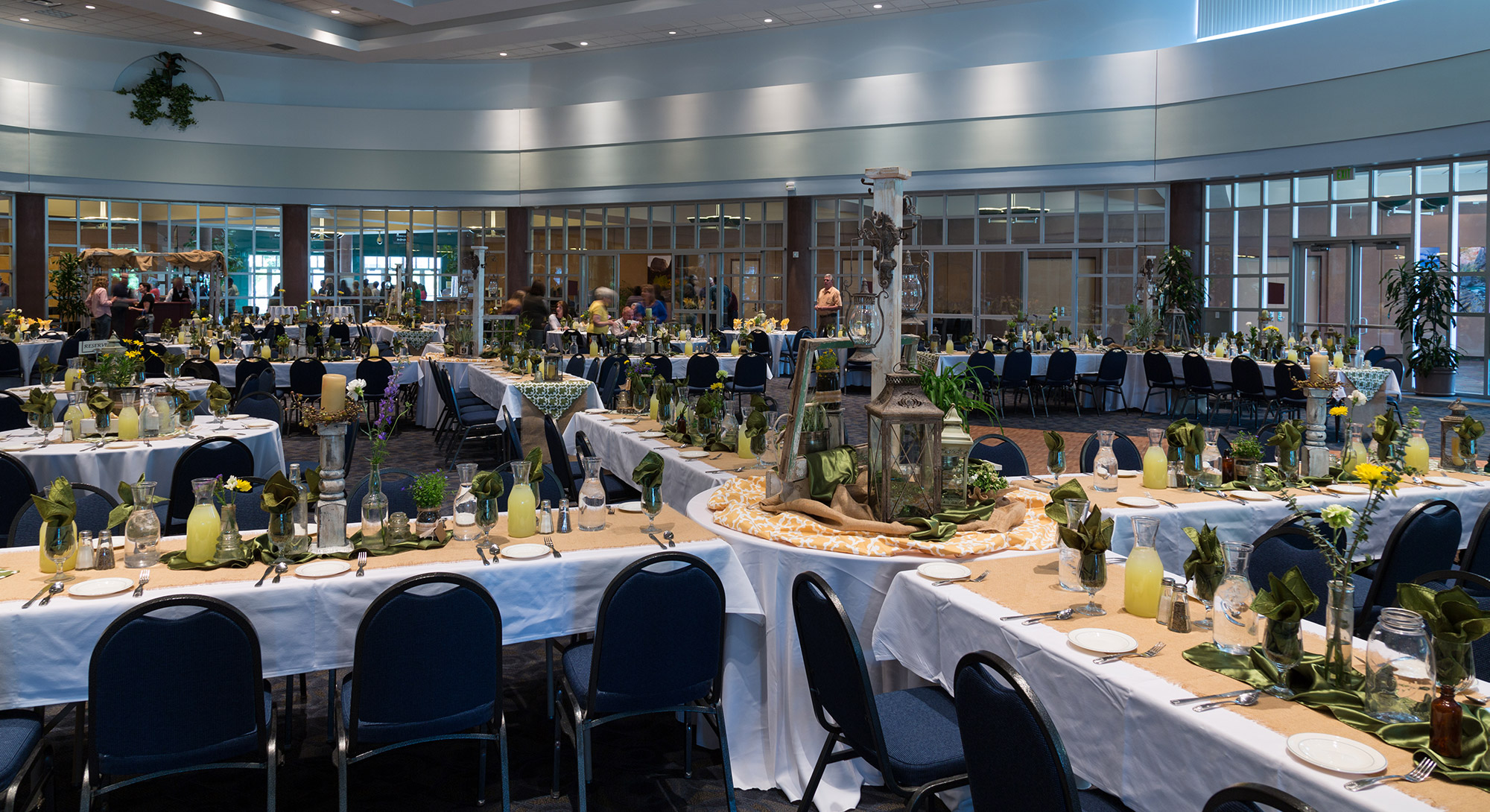 garden-room-set-banquet